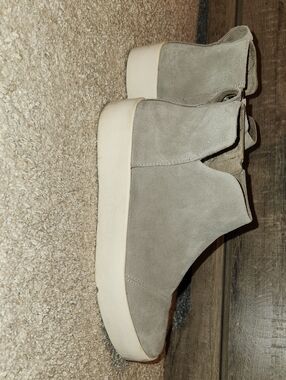 Women’s ToM Suede Platform Ankle Boots in Light Gray